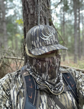 Hunt to Harvest Signature Hat -Mossy Oak Bottomland