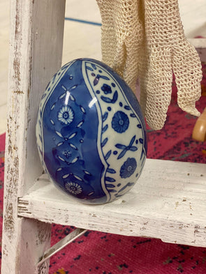 Blue and White Egg (4 1/2")