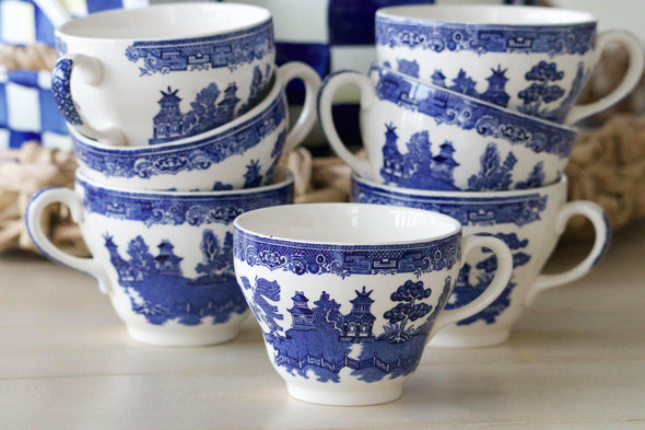 Set of 7 Blue Willow Teacups